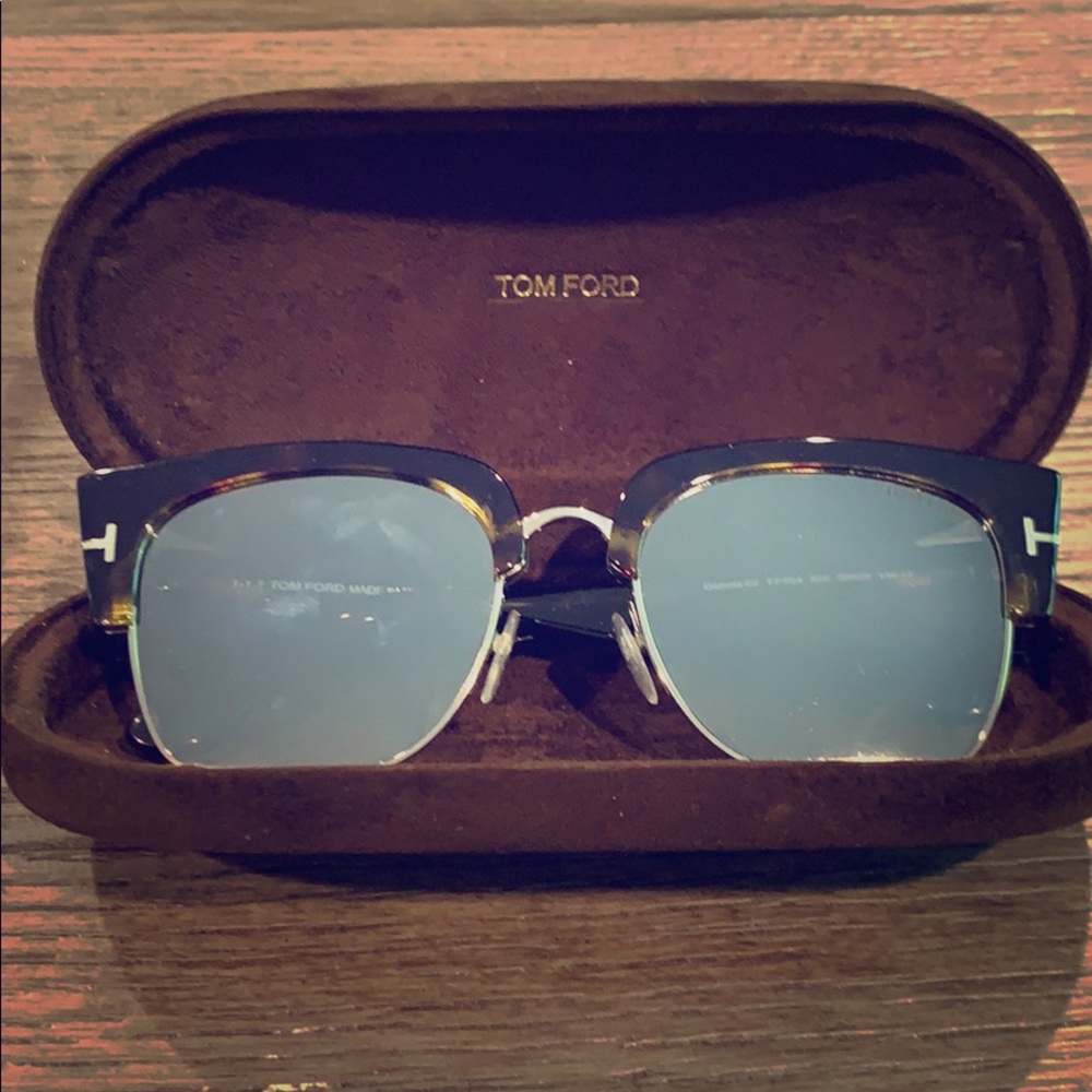 Mint condition TOM FORD sunglasses